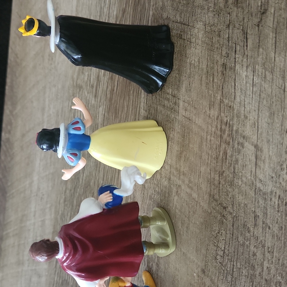 Snow White and the Seven Dwarfs Figurine Set - Picture 13 of 13